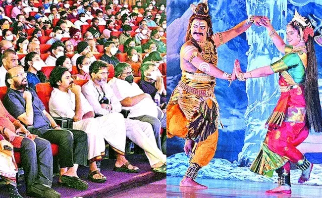 ఆమెను చూస్తుంటే అమ్మవారిని చూసినట్లే ఉంది: పవన్ కళ్యాణ్