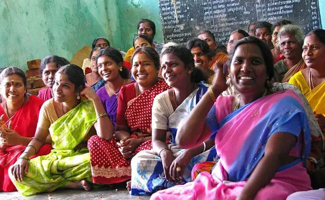 NFHS: ప్రస్తుతం దేశంలో 1000 మంది పురుషులకు ఎంతమంది స్త్రీలు ఉన్నారంటే..? NFHS: ప్రస్తుతం దేశంలో 1000 మంది పురుషులకు ఎంతమంది స్త్రీలు ఉన్నారంటే..?