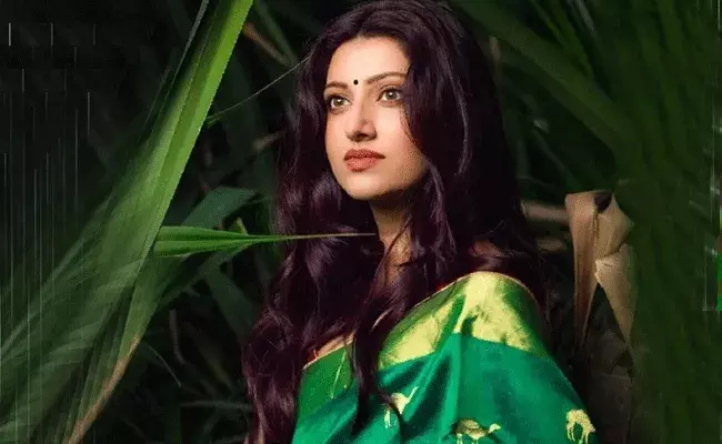 Hamsa Nandini : బ్రెస్ట్ క్యాన్సర్తో బాధపడుతున్న అత్తారింటికి దారేది ఫేం.. Hamsa Nandini : బ్రెస్ట్ క్యాన్సర్తో బాధపడుతున్న అత్తారింటికి దారేది ఫేం..