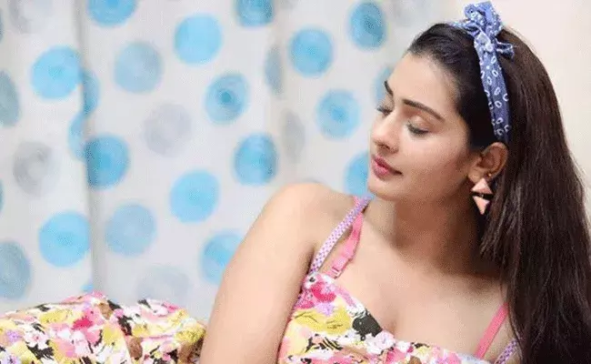 RaviTeja: మాస్ మహరాజా చిత్రంలో ఐటెం సాంగ్కి ఓటేసిన బ్యూటీ.. RaviTeja: మాస్ మహరాజా చిత్రంలో ఐటెం సాంగ్కి ఓటేసిన బ్యూటీ..