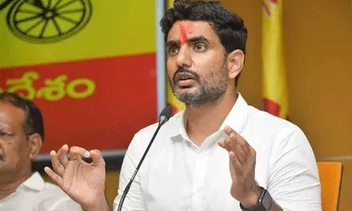 Nara Lokesh: దళితుడిపై వైసీపీ కార్యకర్తల దాడిని ఖండించిన లోకేష్.. Nara Lokesh: దళితుడిపై వైసీపీ కార్యకర్తల దాడిని ఖండించిన లోకేష్..