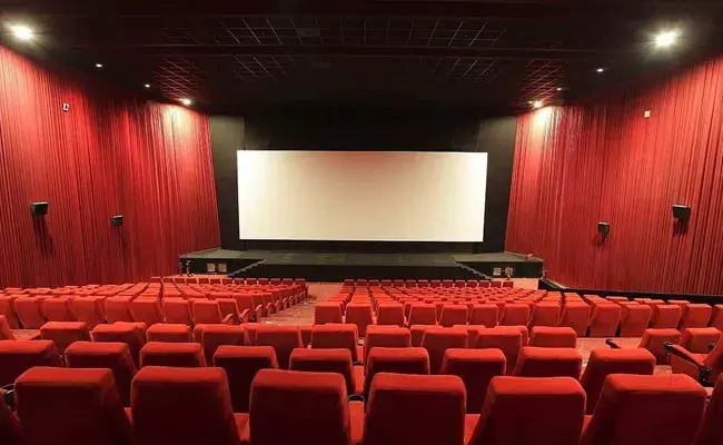 Andhra Pradesh: ఏపీలోని ఆ ప్రాంతాల్లో థియేటర్లు సీజ్..