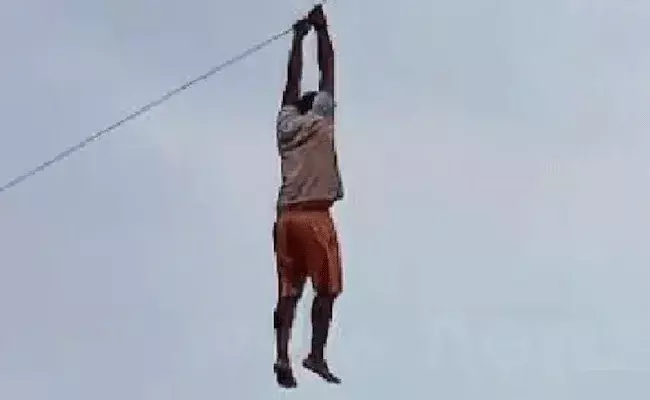 Sri Lanka: ద్యావుడా.. గాలిపటంతోపాటు 30 అడుగుల పైకి..