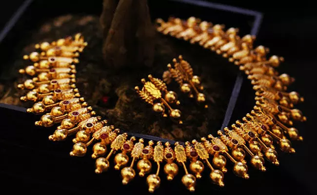Gold and Silver Rates Today: మళ్లీ పెరిగిన బంగారం, వెండి ధరలు.. Gold and Silver Rates Today: మళ్లీ పెరిగిన బంగారం, వెండి ధరలు..