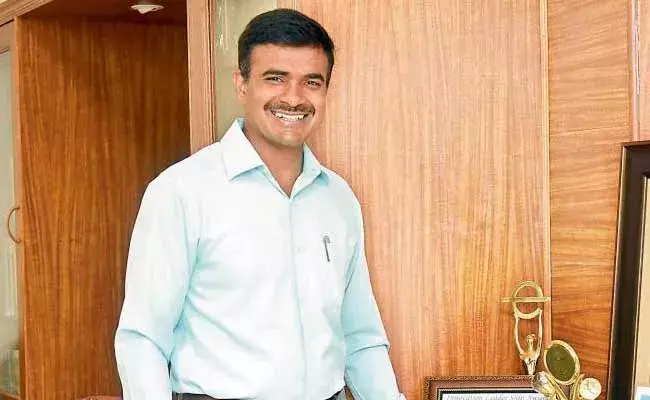 CV Anand : హైదరాబాద్ సీపీగా బాధ్యతలు స్వీకరించిన సి.వి.ఆనంద్ CV Anand : హైదరాబాద్ సీపీగా బాధ్యతలు స్వీకరించిన సి.వి.ఆనంద్