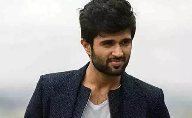 Vijay Devarakonda : సినిమా టికెట్ ధరల పెంపుపై హీరో విజయ్ దేవరకొండ హర్షం Vijay Devarakonda : సినిమా టికెట్ ధరల పెంపుపై హీరో విజయ్ దేవరకొండ హర్షం