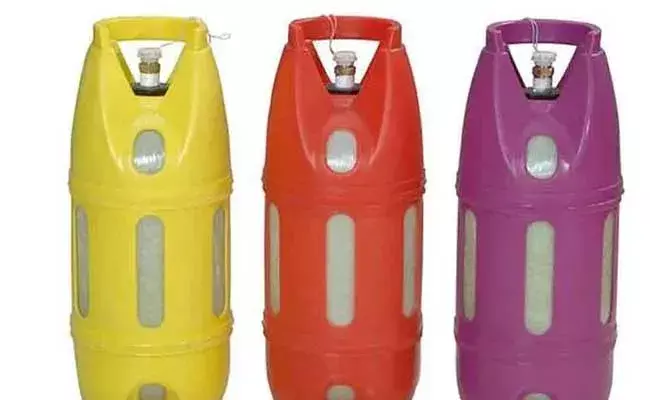 Fiber Cylinder: అందుబాటులోకి ఫైబర్ సిలిండర్లు... ప్రత్యేకతలు ఏంటో తెలుసా? Fiber Cylinder: అందుబాటులోకి ఫైబర్ సిలిండర్లు... ప్రత్యేకతలు ఏంటో తెలుసా?