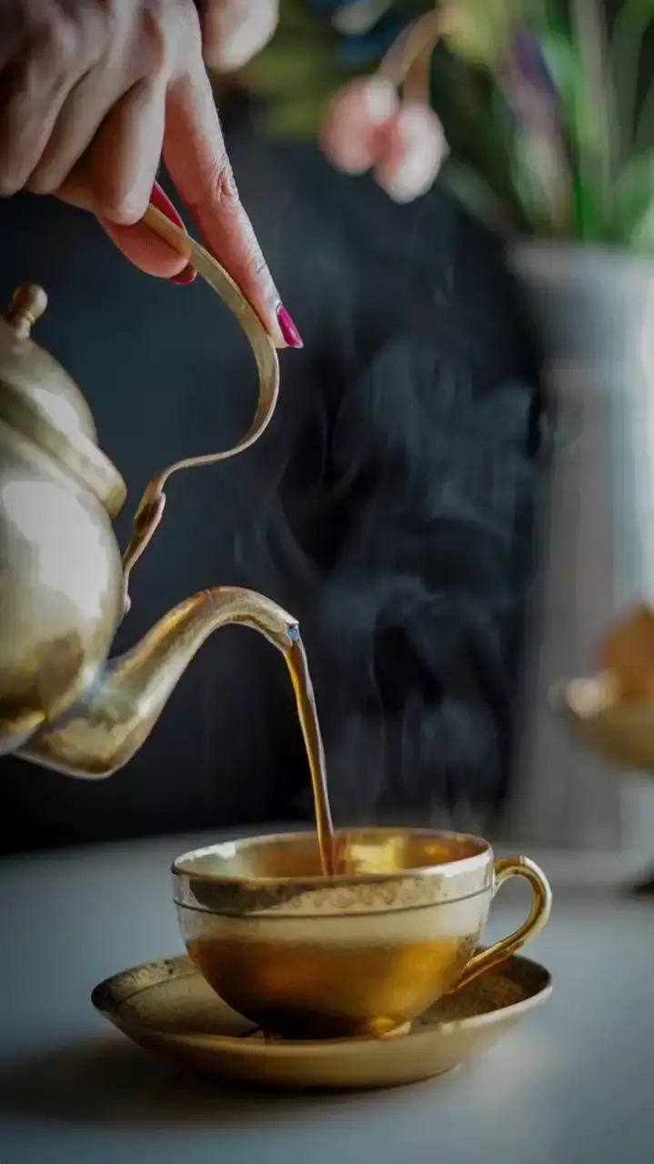 Tea: ప్చ్.. ఖర్మ కాకపోతే.. టీ తాగితే కూడా లావైపోతారట..