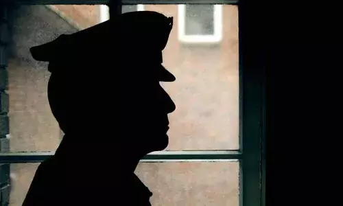 Eluru : ఏలూరు సీఐ బాలరాజు సస్పెండ్.. యువతిపై లైంగిక దాడి ఆరోపణలు Eluru : ఏలూరు సీఐ బాలరాజు సస్పెండ్.. యువతిపై లైంగిక దాడి ఆరోపణలు