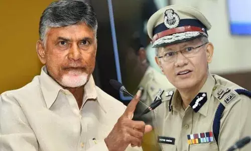 Chandrababu : వంగవీటి రాధాపై రెక్కీ.. డీజీపీ గౌతమ్ సవాంగ్కు చంద్రబాబు లేఖ..! Chandrababu : వంగవీటి రాధాపై రెక్కీ.. డీజీపీ గౌతమ్ సవాంగ్కు చంద్రబాబు లేఖ..!