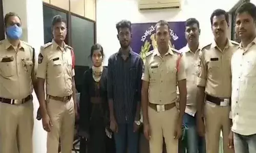 Anantapur : సినిమాను తలపించే లవ్స్టోరీ.. పెళ్లి, కిడ్నాప్, ఛేజింగ్లతో రియల్ స్టోరీ Anantapur : సినిమాను తలపించే లవ్స్టోరీ.. పెళ్లి, కిడ్నాప్, ఛేజింగ్లతో రియల్ స్టోరీ