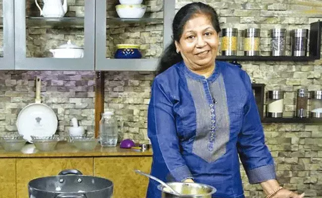 Nisha Madhulika: 62 ఏళ్ల ఆంటీ యూట్యూబ్ ఛానెల్.. వంటలతో ఏడాదికి రూ.2 కోట్ల సంపాదన Nisha Madhulika: 62 ఏళ్ల ఆంటీ యూట్యూబ్ ఛానెల్.. వంటలతో ఏడాదికి రూ.2 కోట్ల సంపాదన