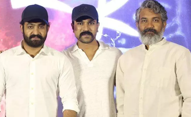 Rajamouli Mahabharata: పాన్ వరల్డ్ స్థాయిలో మహాభారత.. అందులోనూ ఎన్టీఆర్, రామ్ చరణ్..! Rajamouli Mahabharata: పాన్ వరల్డ్ స్థాయిలో మహాభారత.. అందులోనూ ఎన్టీఆర్, రామ్ చరణ్..!