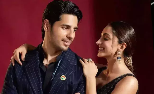 Kiara Siddharth Marriage: త్వరలోనే పెళ్లి పీటలెక్కనున్న మరో బాలీవుడ్ జంట.. డేట్ ఫిక్స్..! Kiara Siddharth Marriage: త్వరలోనే పెళ్లి పీటలెక్కనున్న మరో బాలీవుడ్ జంట.. డేట్ ఫిక్స్..!