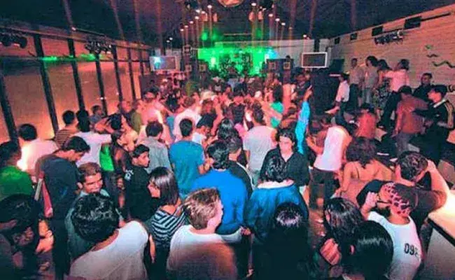 Restrictions On Pubs: పబ్బుల వ్యవహారంపై తెలంగాణ హైకోర్టు కీలక వ్యాఖ్యలు.. Restrictions On Pubs: పబ్బుల వ్యవహారంపై తెలంగాణ హైకోర్టు కీలక వ్యాఖ్యలు..