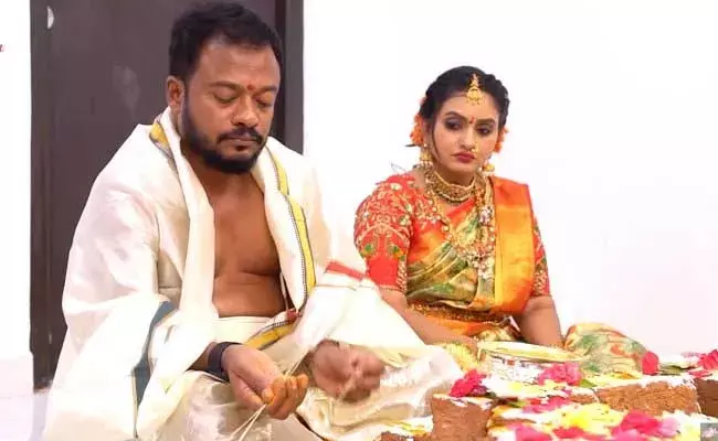 Naveena : బుల్లితెర నటి గృహప్రవేశం... చీరకే లక్ష..! Naveena : బుల్లితెర నటి గృహప్రవేశం... చీరకే లక్ష..!