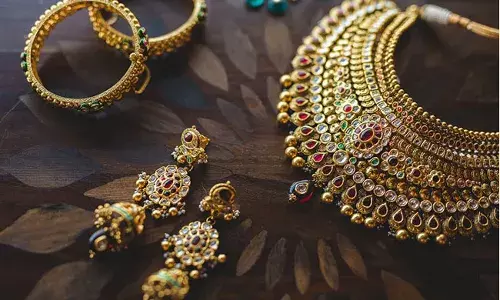 Gold and Silver Rates Today: బంగారం ధరల్లో స్పల్పంగా మార్పులు.. వెండి ధరలు నిలకడగా.. Gold and Silver Rates Today: బంగారం ధరల్లో స్పల్పంగా మార్పులు.. వెండి ధరలు నిలకడగా..
