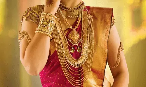 Gold and Silver Rates Today: స్వల్పంగా బంగారం.. భారీగా వెండి.. ఈ రోజు మార్కెట్లో ధరలు..