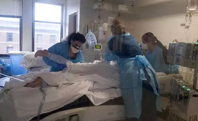 US Covid Cases : అమెరికాలో  ఒక్క‌రోజే 10 ల‌క్ష‌ల కేసులు..!