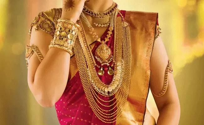 Gold and Silver Rates Today: స్వల్పంగా బంగారం.. భారీగా వెండి.. ఈ రోజు మార్కెట్లో ధరలు.. Gold and Silver Rates Today: స్వల్పంగా బంగారం.. భారీగా వెండి.. ఈ రోజు మార్కెట్లో ధరలు..