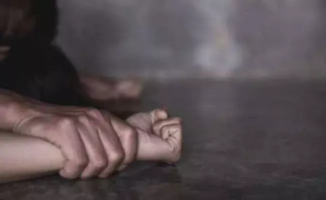 wanaparthy : వనపర్తిలో దారుణం... 9వ తరగతి బాలికపై ఇద్దరు వ్యక్తుల అత్యాచారం wanaparthy : వనపర్తిలో దారుణం... 9వ తరగతి బాలికపై ఇద్దరు వ్యక్తుల అత్యాచారం