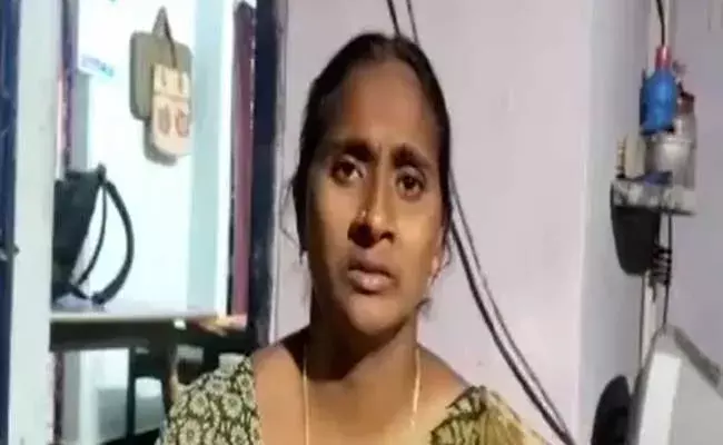 వనస్థలిపురంలో మహిళను ట్రాప్ చేసి నకిలీ బంగారం అంటగట్టి పరార్... వనస్థలిపురంలో మహిళను ట్రాప్ చేసి నకిలీ బంగారం అంటగట్టి పరార్...