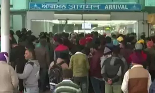 Amritsar: ఇటలీ నుండి అమృత్ సర్ వచ్చిన ఫ్లైట్.. 125 మంది ప్రయాణికులకు కరోనా.. Amritsar: ఇటలీ నుండి అమృత్ సర్ వచ్చిన ఫ్లైట్.. 125 మంది ప్రయాణికులకు కరోనా..