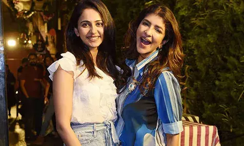 Manchu Lakshmi: కరోనా సోకిందంటూ మంచు లక్ష్మి పోస్ట్.. రకుల్ ఫన్నీ కామెంట్.. Manchu Lakshmi: కరోనా సోకిందంటూ మంచు లక్ష్మి పోస్ట్.. రకుల్ ఫన్నీ కామెంట్..