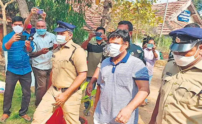 Vanama Raghavendra Rao: రామకృష్ణ ఫ్యామిలీ సూసైడ్ కేసులో రాఘవేంద్ర రావుకు రిమాండ్.. Vanama Raghavendra Rao: రామకృష్ణ ఫ్యామిలీ సూసైడ్ కేసులో రాఘవేంద్ర రావుకు రిమాండ్..