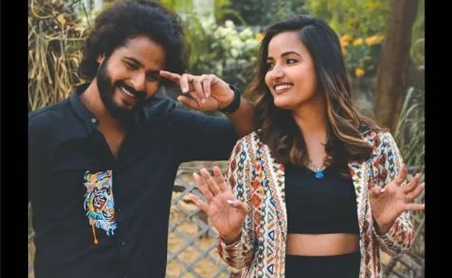 Siri Shrihan: బాయ్ఫ్రెండ్ను ట్యాగ్ చేస్తూ సిరి పోస్ట్.. రెస్పాన్స్ ఇవ్వని శ్రీహాన్.. Siri Shrihan: బాయ్ఫ్రెండ్ను ట్యాగ్ చేస్తూ సిరి పోస్ట్.. రెస్పాన్స్ ఇవ్వని శ్రీహాన్..