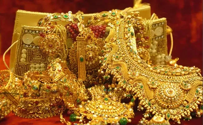 Gold and Silver Rates Today: స్వల్పంగా పెరిగిన బంగారం ధరలు.. వెండి ధరల్లో ఏ మార్పు లేదు.. Gold and Silver Rates Today: స్వల్పంగా పెరిగిన బంగారం ధరలు.. వెండి ధరల్లో ఏ మార్పు లేదు..