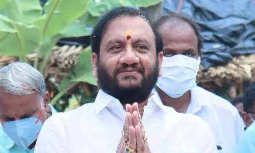 సినిమా వాళ్లు బలిసి కొట్టుకుంటున్నారు: ఎమ్మెల్యే నల్లపురెడ్డి ప్రసన్నకుమార్ రెడ్డి సినిమా వాళ్లు బలిసి కొట్టుకుంటున్నారు: ఎమ్మెల్యే నల్లపురెడ్డి ప్రసన్నకుమార్ రెడ్డి