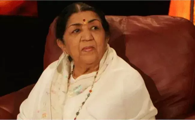 Lata Mangeshkar: ప్రముఖ బాలీవుడ్ సింగర్ లతా మంగేష్కర్కు కరోనా.. Lata Mangeshkar: ప్రముఖ బాలీవుడ్ సింగర్ లతా మంగేష్కర్కు కరోనా..