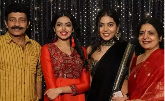 Shivani Rajasekhar: చెల్లి నిర్మాత.. తల్లి దర్శకత్వం.. తండ్రి పక్కన కూతురి పాత్ర.. వాట్ ఏ కాంబినేషన్.. Shivani Rajasekhar: చెల్లి నిర్మాత.. తల్లి దర్శకత్వం.. తండ్రి పక్కన కూతురి పాత్ర.. వాట్ ఏ కాంబినేషన్..