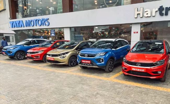 Tata Motors: కారు కల నెరవేరేలా.. టాటా మోటార్స్ భారీ డిస్కౌంట్స్ Tata Motors: కారు కల నెరవేరేలా.. టాటా మోటార్స్ భారీ డిస్కౌంట్స్