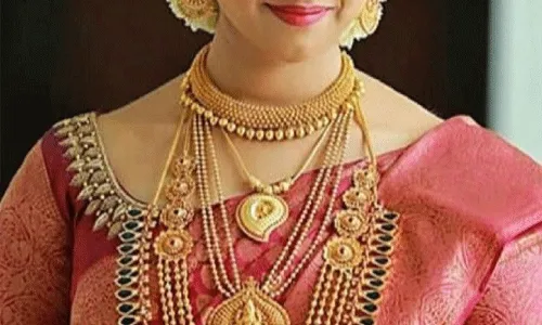 Gold and Silver Rates Today: పండుగ వేళ పసిడి ధరలు.. మార్కెట్లో ఈ రోజు రేట్లు.. Gold and Silver Rates Today: పండుగ వేళ పసిడి ధరలు.. మార్కెట్లో ఈ రోజు రేట్లు..