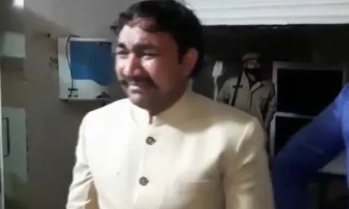 Arshad Rana : యూపీ అసెంబ్లీ ఎలక్షన్స్ :  టికెట్ రాలేదని ఏడ్చేశాడు .. వీడియో వైరల్..! Arshad Rana : యూపీ అసెంబ్లీ ఎలక్షన్స్ :  టికెట్ రాలేదని ఏడ్చేశాడు .. వీడియో వైరల్..!