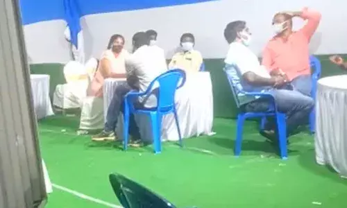 Andhra Pradesh : నందిగామలో పేకాట రాయుళ్ల హల్ చల్.. !