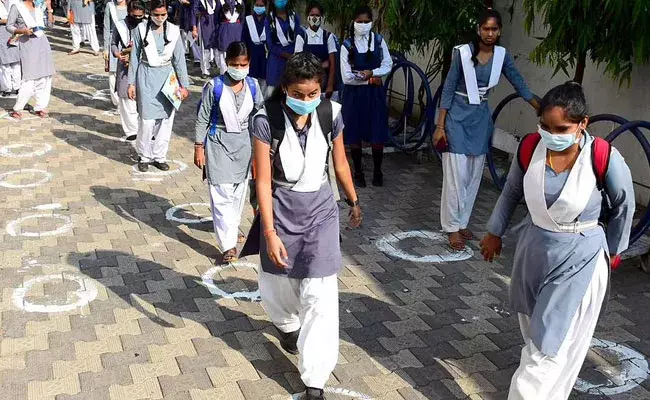 AP Schools: ఏపీలో స్కూళ్లకు సెలవులు లేవు.. మంత్రి ఆదిమూలపు సురేష్ స్పష్టత.. AP Schools: ఏపీలో స్కూళ్లకు సెలవులు లేవు.. మంత్రి ఆదిమూలపు సురేష్ స్పష్టత..