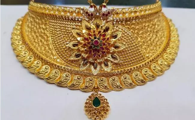 Gold and Silver Rates Today: పెద్దగా మార్పు లేని బంగారం, వెండి ధరలు.. Gold and Silver Rates Today: పెద్దగా మార్పు లేని బంగారం, వెండి ధరలు..