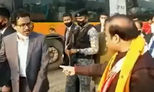 Himanta Biswa Sarma: ఐఏఎస్ అధికారిపై విరుచుకుపడిన అస్సాం సీఎం.. అసలు కారణం ఏంటంటే.. Himanta Biswa Sarma: ఐఏఎస్ అధికారిపై విరుచుకుపడిన అస్సాం సీఎం.. అసలు కారణం ఏంటంటే..