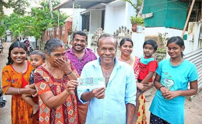 Kerala Kottayam: అప్పటివరకు పెయింటర్.. ఉన్నట్టుండి కోటీశ్వరుడు.. ఏకంగా రూ. 12 కోట్లు..