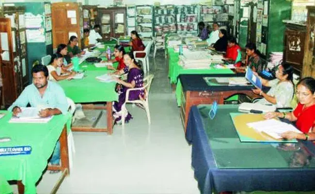 Telangana: తెలంగాణలో నిరుద్యోగులకు త్వరలోనే గుడ్ న్యూస్.. ఉద్యోగాల భర్తీపై కేసీఆర్ దృష్టి..