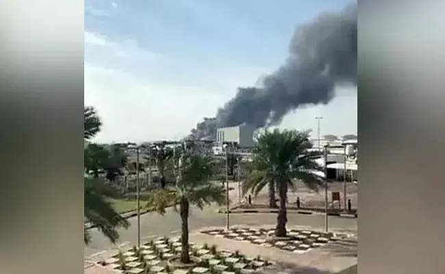 Abudabi : అబుదాబి ఎయిర్పోర్టుపై డ్రోన్ దాడి.. ఇద్దరు భారతీయులు మృతి..! Abudabi : అబుదాబి ఎయిర్పోర్టుపై డ్రోన్ దాడి.. ఇద్దరు భారతీయులు మృతి..!