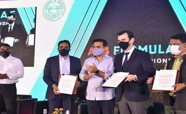 ప్రపంచంలోని ఇతర నగరాలతో హైదరాబాద్ పోటీపడుతోంది : మంత్రి కేటీఆర్ ప్రపంచంలోని ఇతర నగరాలతో హైదరాబాద్ పోటీపడుతోంది : మంత్రి కేటీఆర్