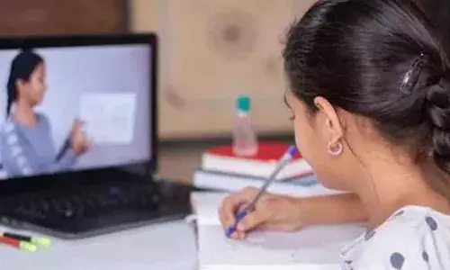 Online Classes: తెలంగాణలో విద్యార్థుల ఆన్‌లైన్ క్లాసులపై కన్ఫ్యూజన్..