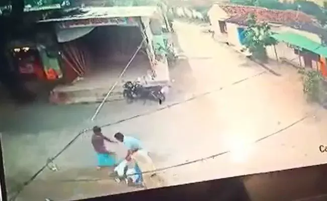 Jagityal: జగిత్యాల జిల్లాలో అమానుషం.. తాతను బండరాయితో కొట్టి చంపిన మనవడు..