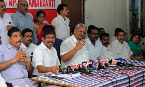 Ap Employees :  పీఆర్సీ జీవోపై ఏపీ ఉద్యోగుల్లో తీవ్ర అసంతృప్తి..! Ap Employees :  పీఆర్సీ జీవోపై ఏపీ ఉద్యోగుల్లో తీవ్ర అసంతృప్తి..!