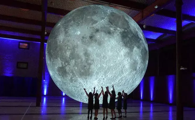 artificial moon made in china: ఆర్టిఫిషియల్ మూన్.. మేడిన్ చైనా