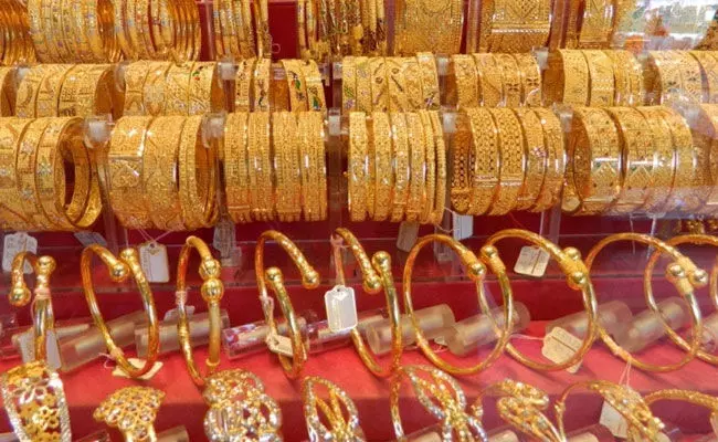 Gold and Silver Rates Today: బంగారం, వెండి ధరల్లో ఏ మార్పు లేదు.. Gold and Silver Rates Today: బంగారం, వెండి ధరల్లో ఏ మార్పు లేదు..